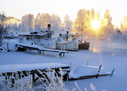 Båtar i viontervila vid Norsbro, Leksand