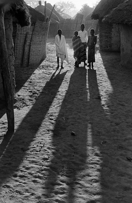Barn en tidig morgon, Senegal.