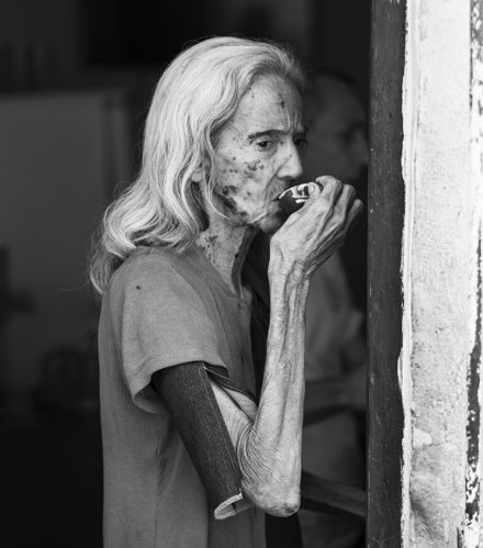 Kvinna dricker kaffe,Havanna